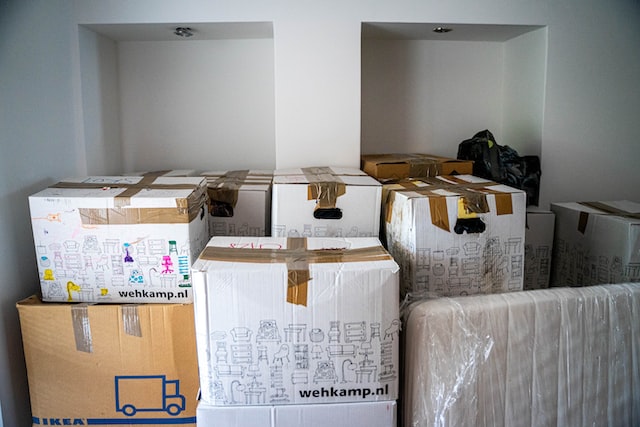 7 Packing Tips - Moving Day Made Simple michal balog 66NaCdBrkCs unsplash 1 - Tofino & Ucluelet Real Estate